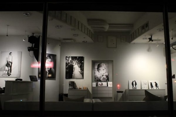 Comment choisir le cadre photo moderne parfait pour sublimer votre décoration intérieure ?