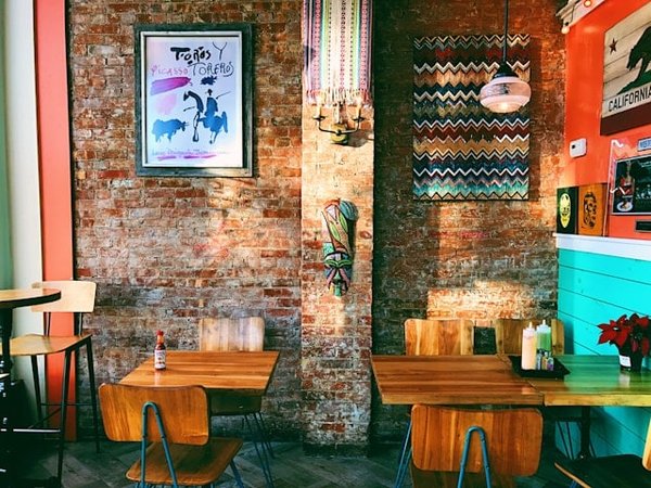 10 Idées Originales pour Mettre en Valeur vos Photos avec une Déco Cadre Mural